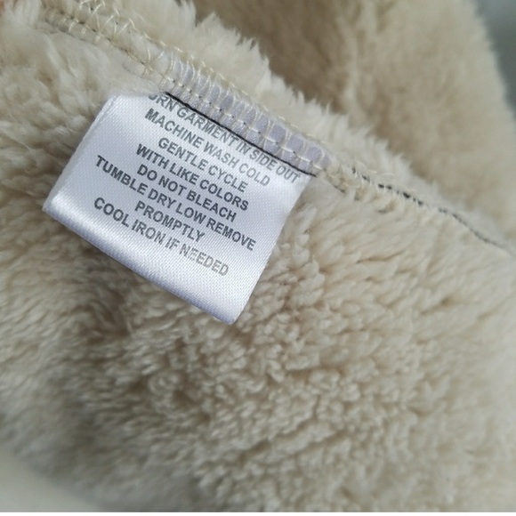 Vest - Picture 7 of 7